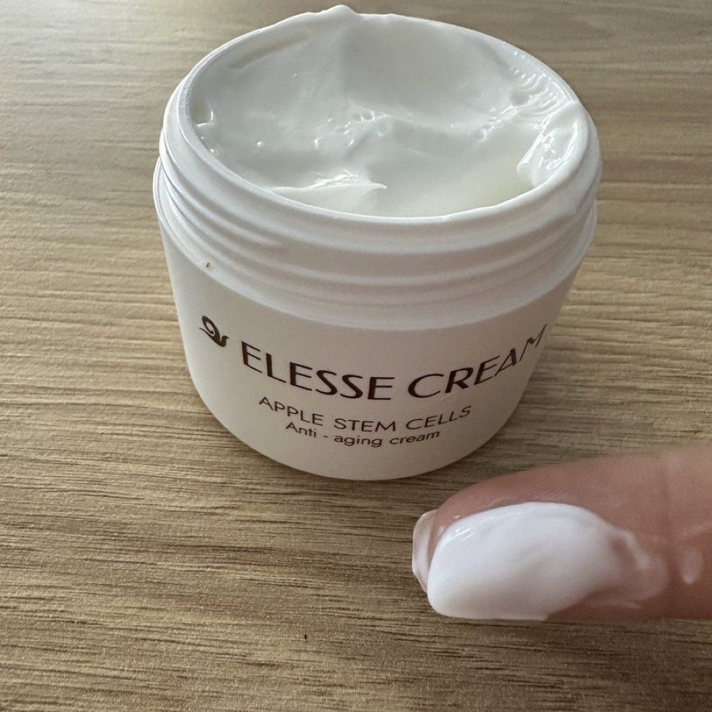 Frasco de creme Elesse 50 ml